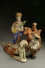 Ombrie (cavalier), 2e moitié du XXe siècle. Sicile (sainte), Lazzio (homme bossu), Toscane (chien), vers 1900. Coll. particulière. © Pierre Catanès