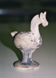 Sifflet à eau ?, Anatolie, 2e moitié du VIIIe siècle av. J.-C. Hanau-Wilhelmsbad, Hessisches Puppenmuseum (MAZ 510). © Pierre Catanès