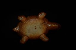 Sifflet tubulaire en forme de tortue © MuCEM / Pierre Catanès